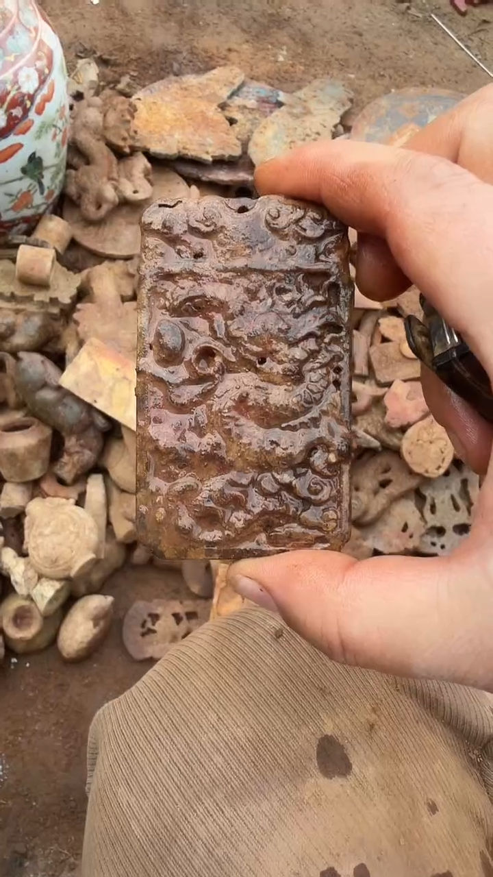 未镶嵌岫岩河磨玉（透闪石质玉）挂件红****鱼岫岩河磨玉