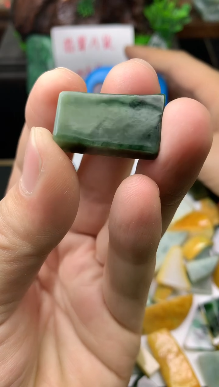 颈饰未镶嵌翡翠晨*料子