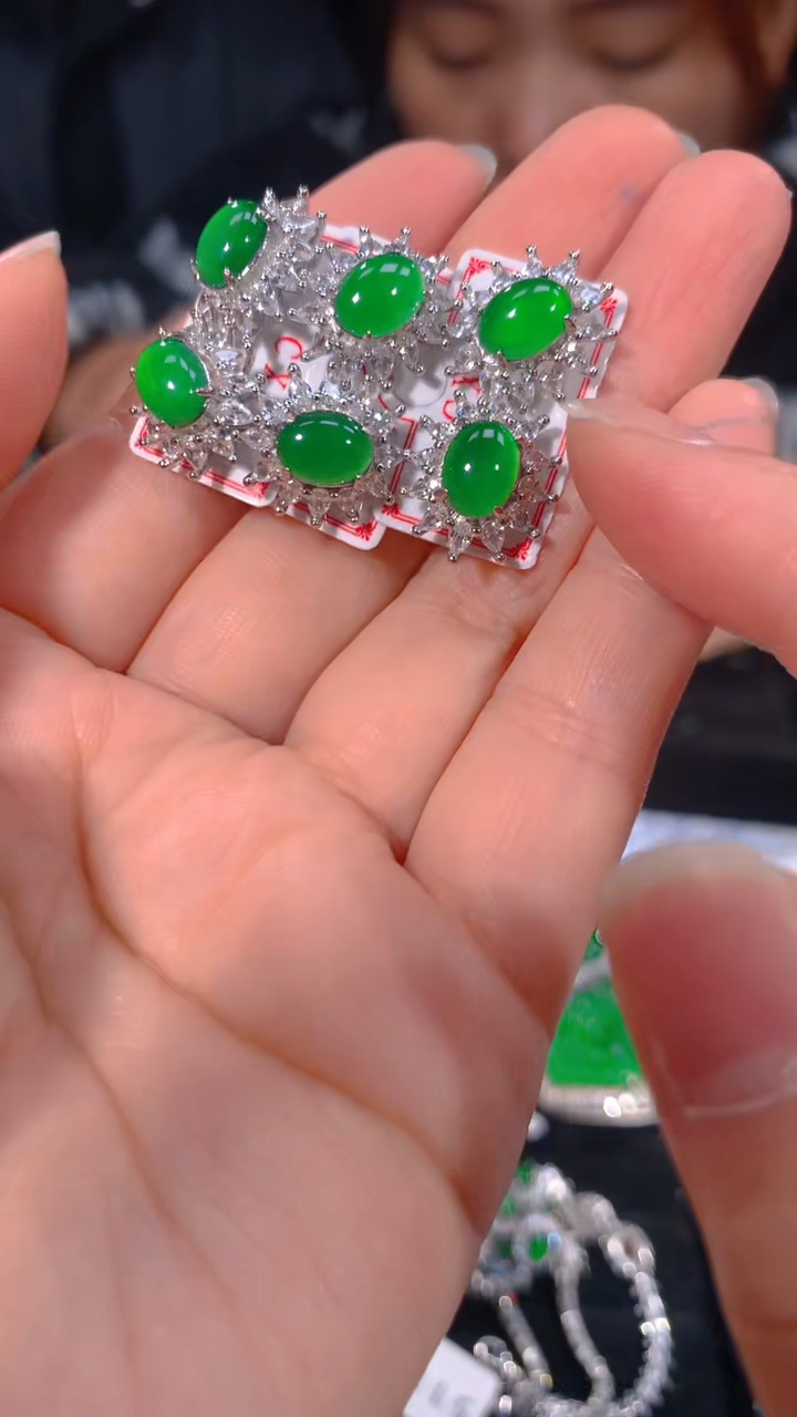 【闪购商品】定制翡翠未镶嵌34定制翡翠，多样性发货（发其一）