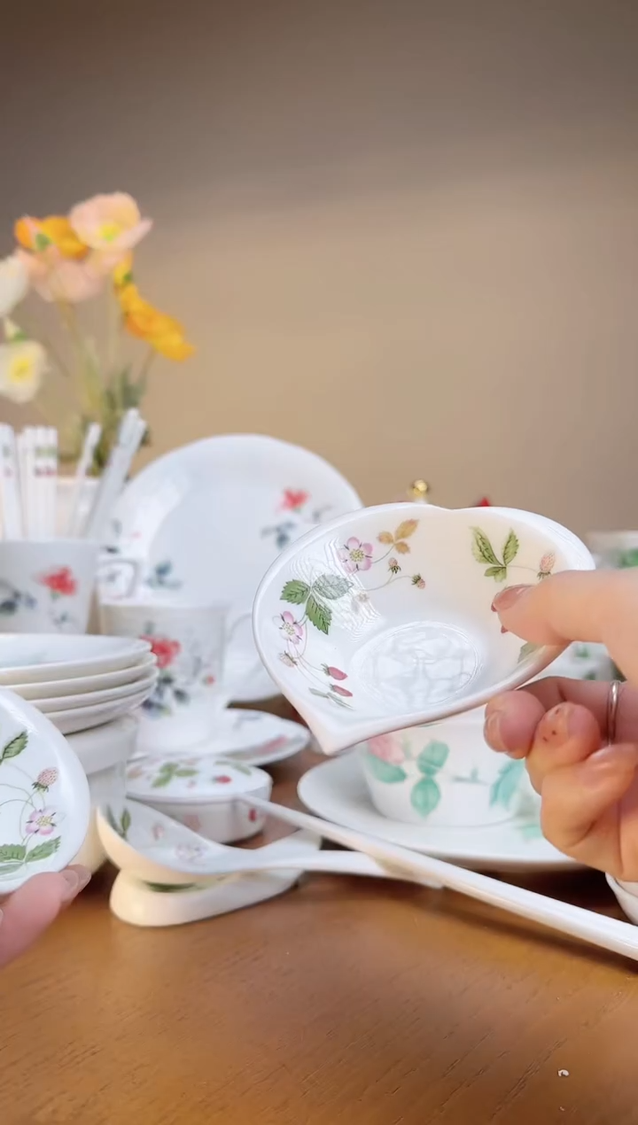 【闪购商品】莓高骨瓷桃心味碟小吃碗