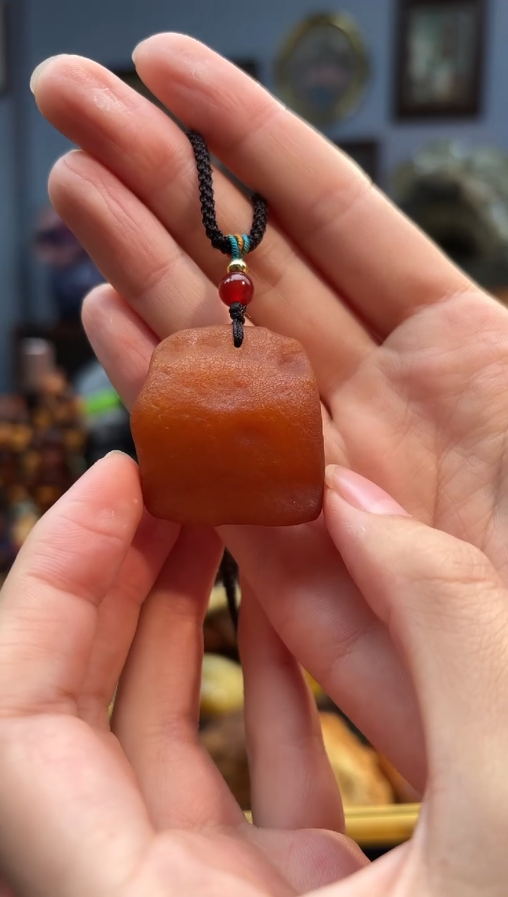 琥珀颈饰未镶嵌吊坠