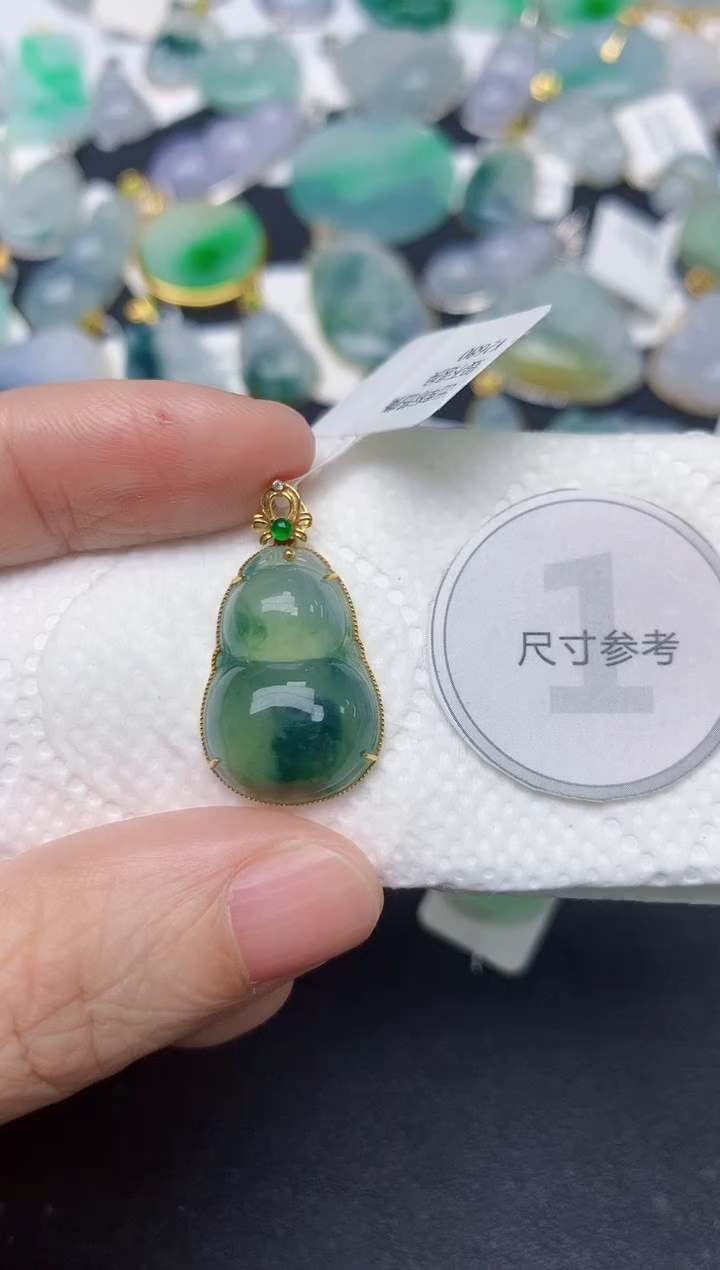 颈饰18K金镶嵌翡翠天然缅甸A货翡翠