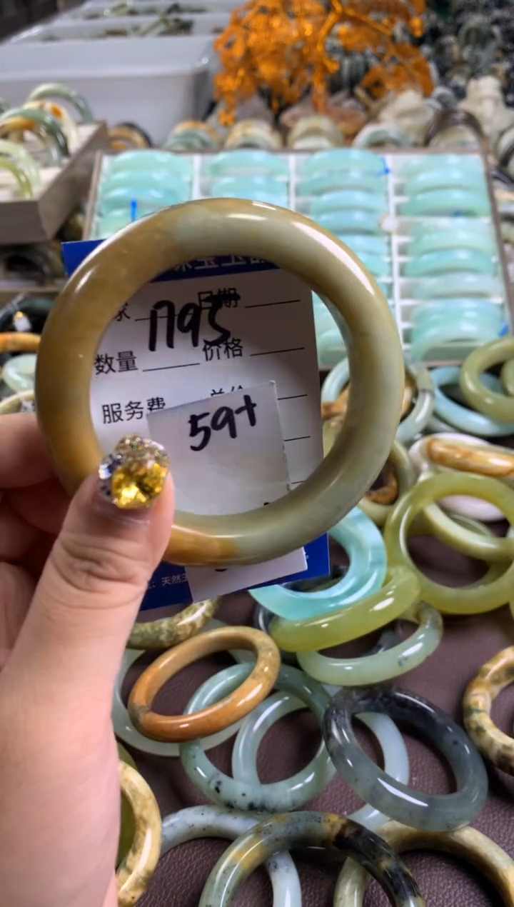 【闪购商品】蛇纹石玉手镯未镶嵌1795