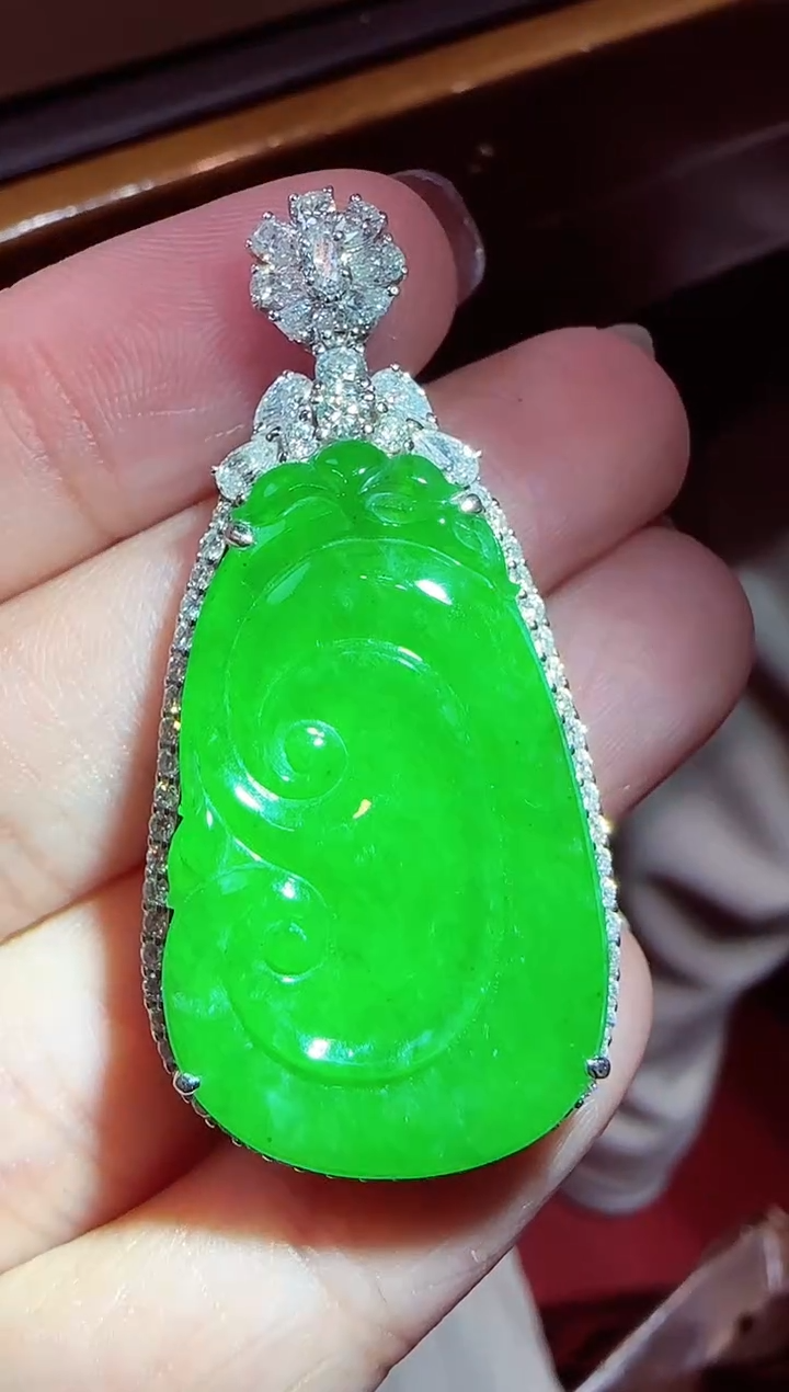 【闪购商品】翡翠吊坠(不含链)18K金镶嵌如意