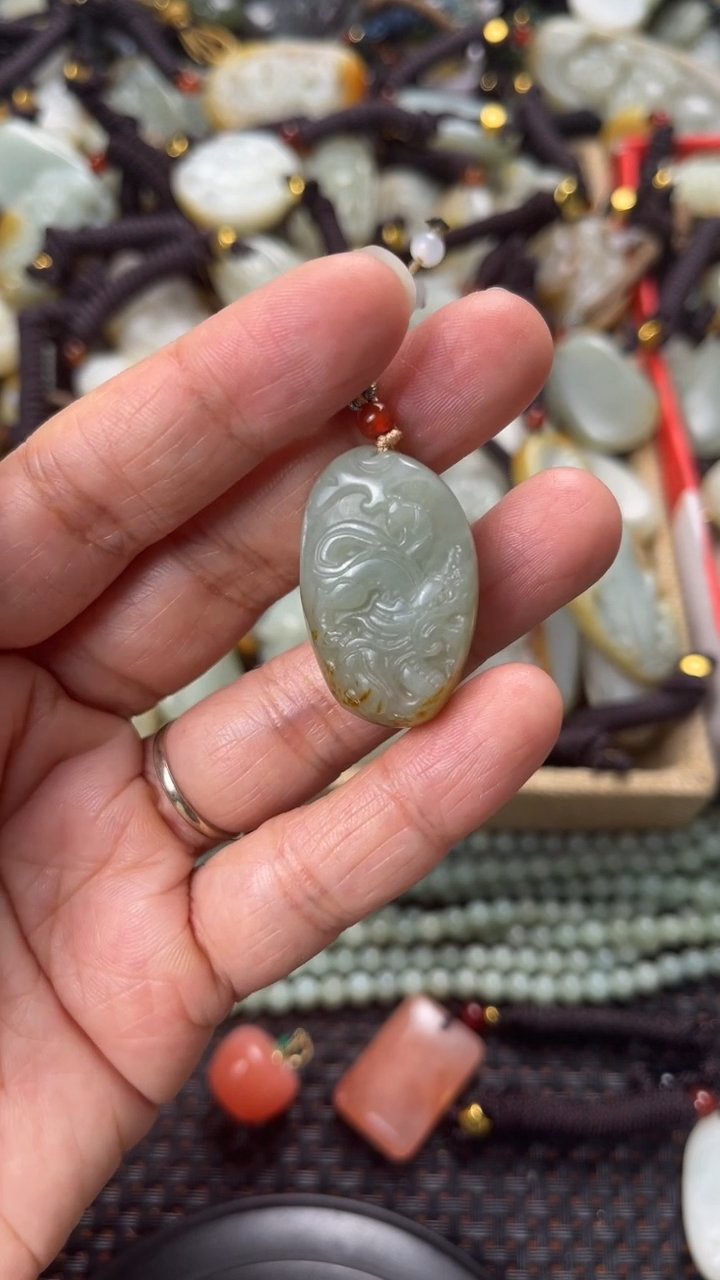 【闪购商品】和田玉颈饰未镶嵌多样性发货没有证书拍一发一有瑕