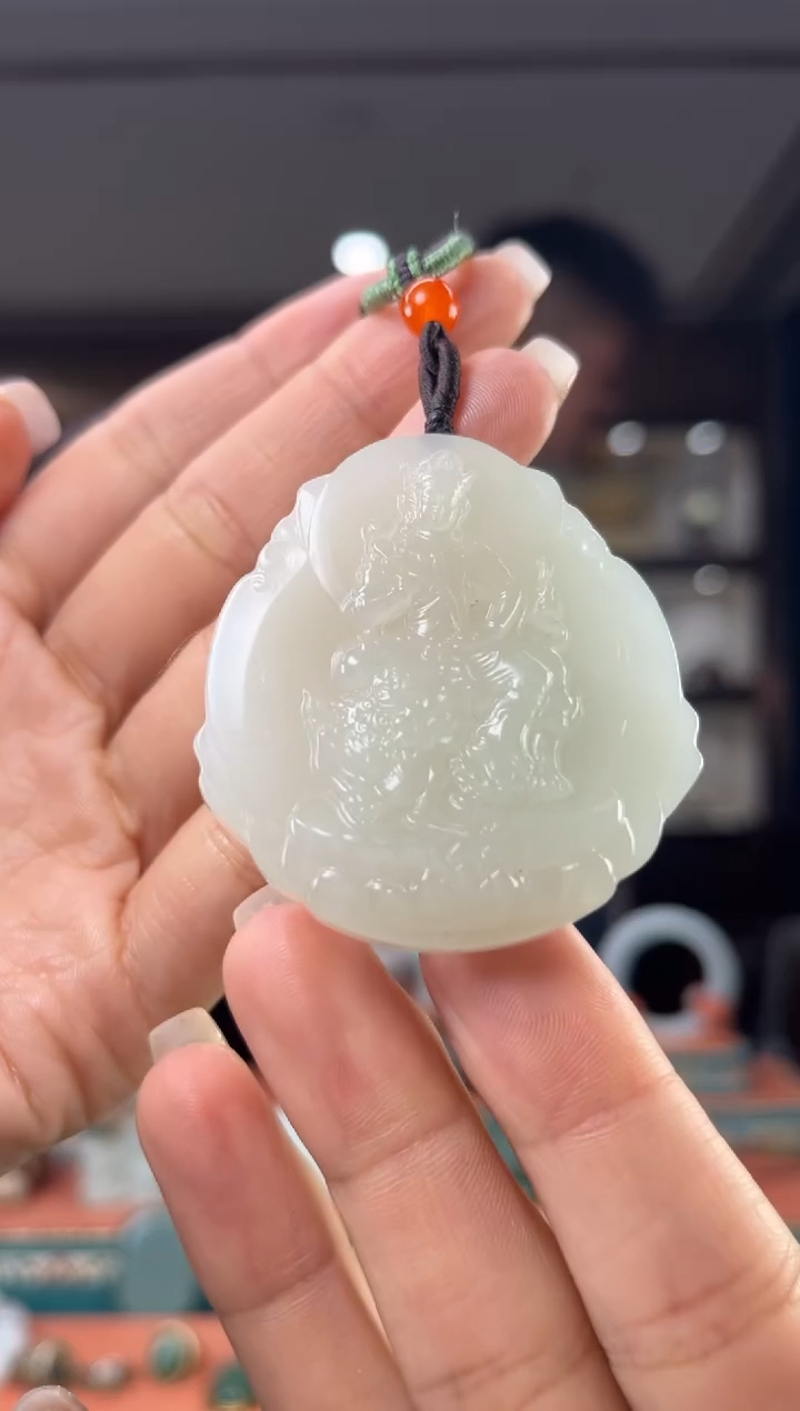 颈饰未镶嵌和田玉佩佩