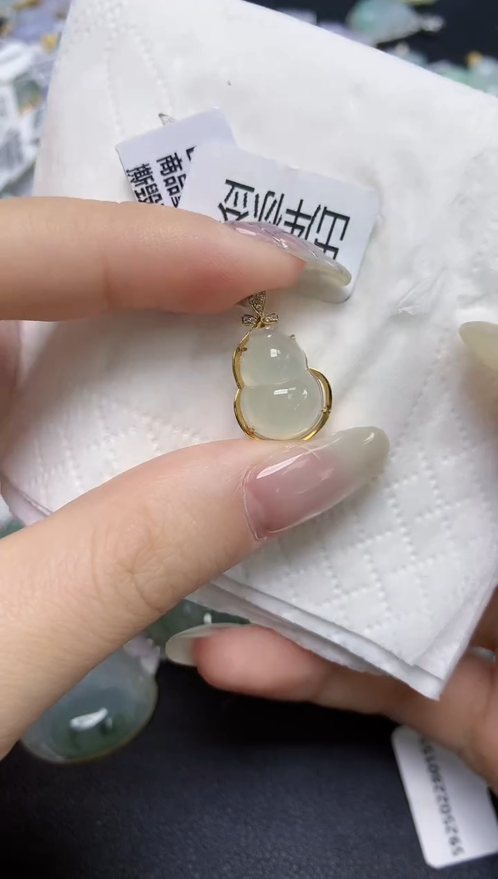 【闪购商品】翡翠18K金镶嵌颈饰v天然缅甸翡翠A货