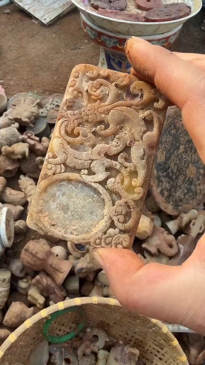 未镶嵌岫岩河磨玉（透闪石质玉）把件 岫岩河磨玉