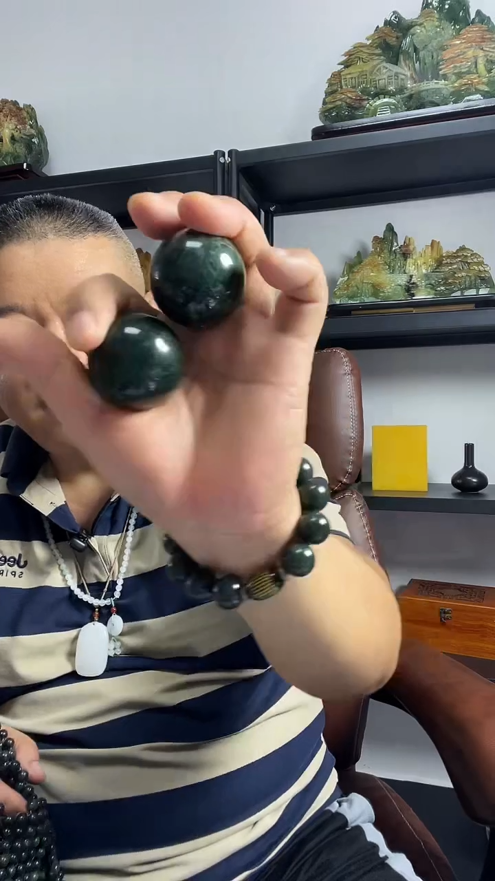 蛇纹石玉未镶嵌手球一对