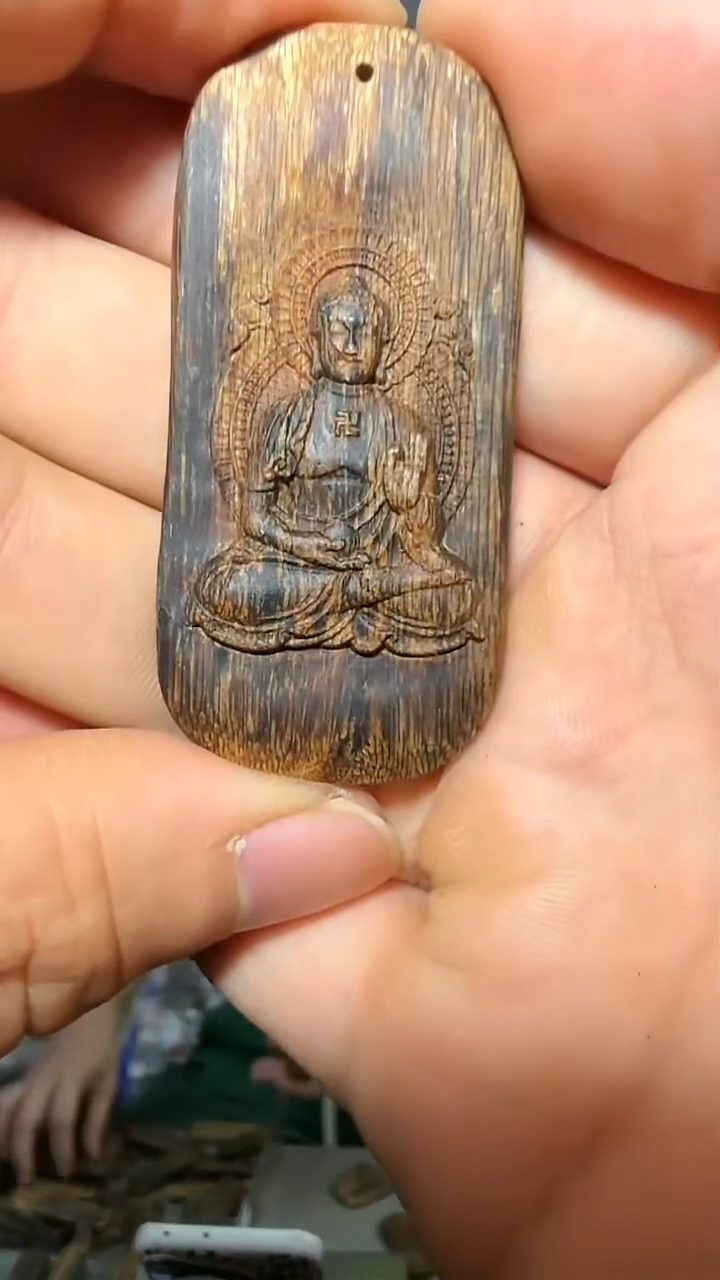 沉香吊坠136号红土双面雕猪多样性发一