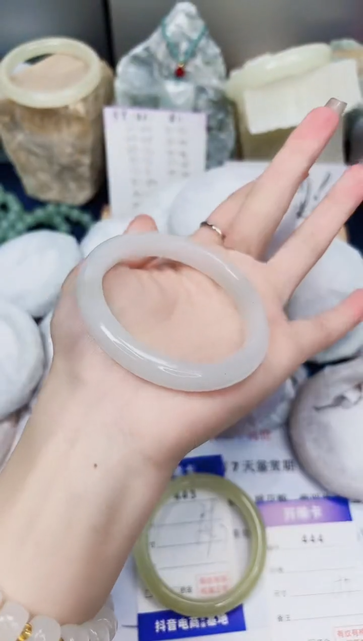 【闪购商品】石英质玉手镯未镶嵌444-天山翠-圈口55