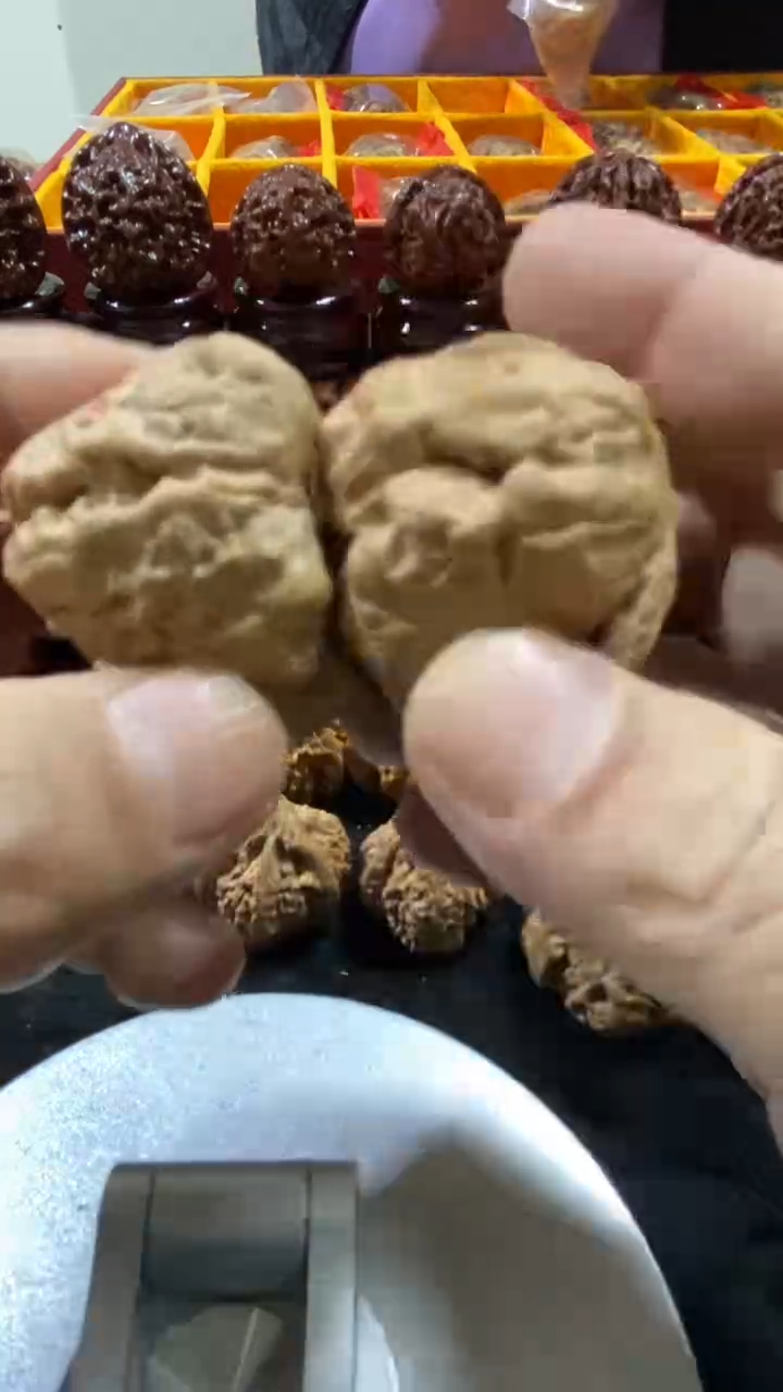 【闪购商品】文玩核桃把件微修白茬蛤蟆