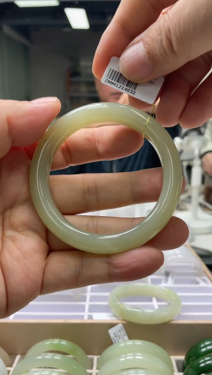 【闪购商品】和田玉手镯未镶嵌编码4032 圈口58-59