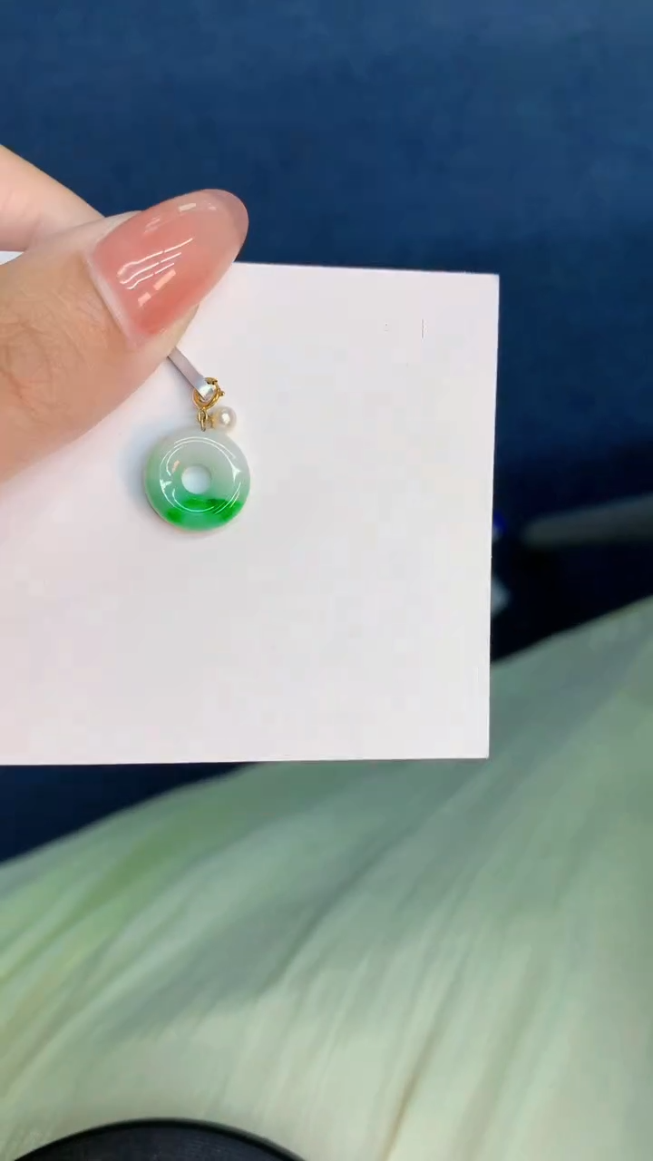 翡翠18K金镶嵌颈饰          1