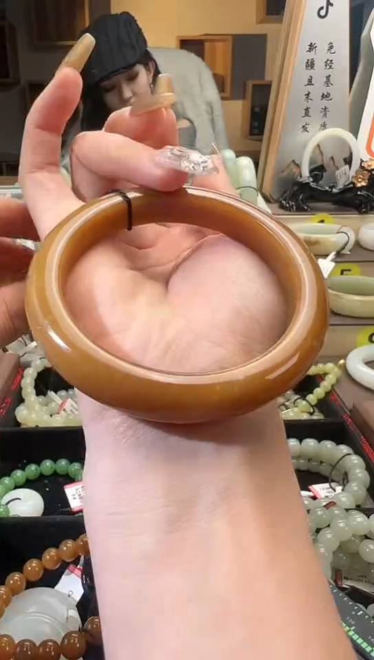 【闪购商品】和田玉手镯未镶嵌且末料金山糖手镯58+