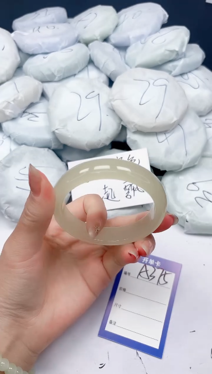 未镶嵌手镯石英质玉A375/5859