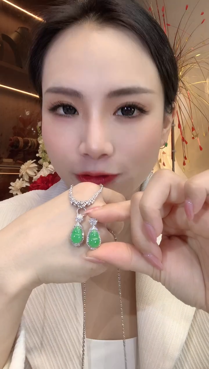 【闪购商品】翡翠吊坠(不含链)18K金镶嵌A12 多样性发货一件