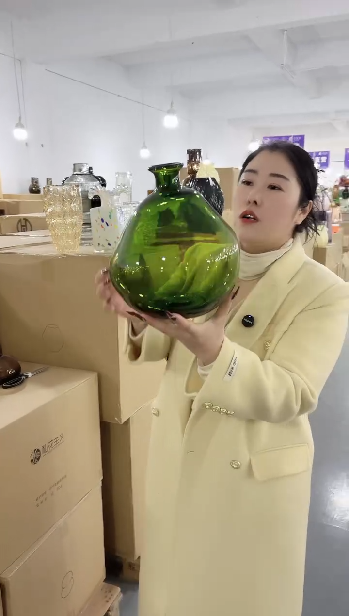 【闪购商品】玻璃唐总花瓶厂-微瑕-NEYR