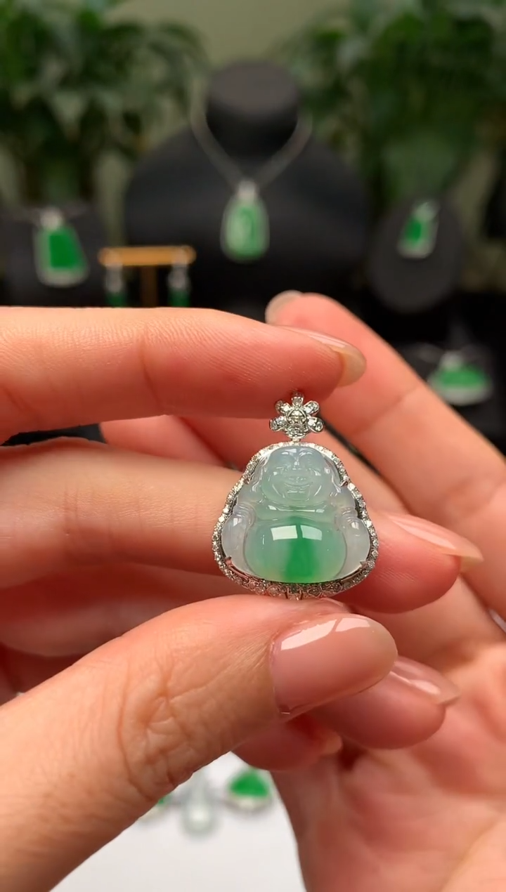 颈饰18K金镶嵌翡翠佛公