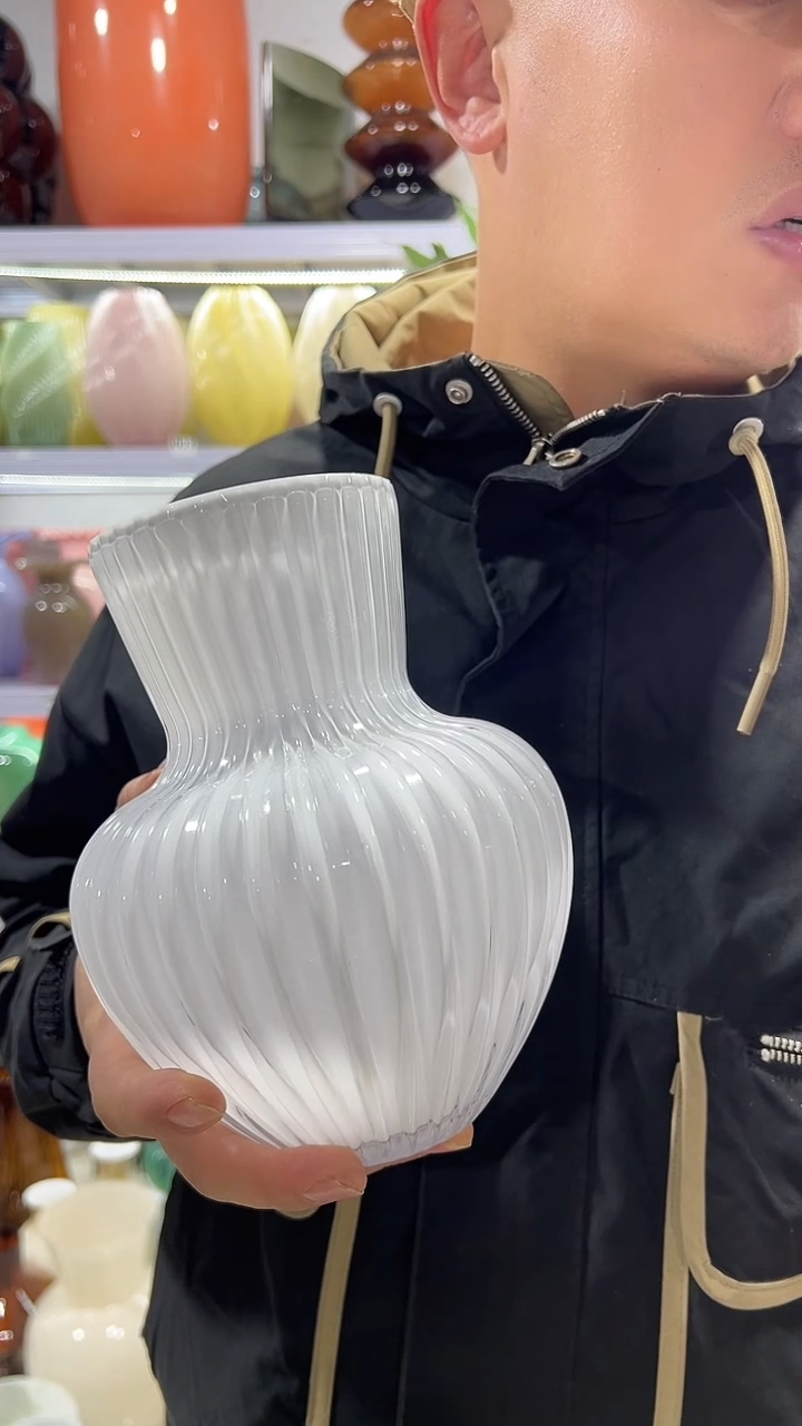 白色小蘑菇花瓶微瑕介意勿拍