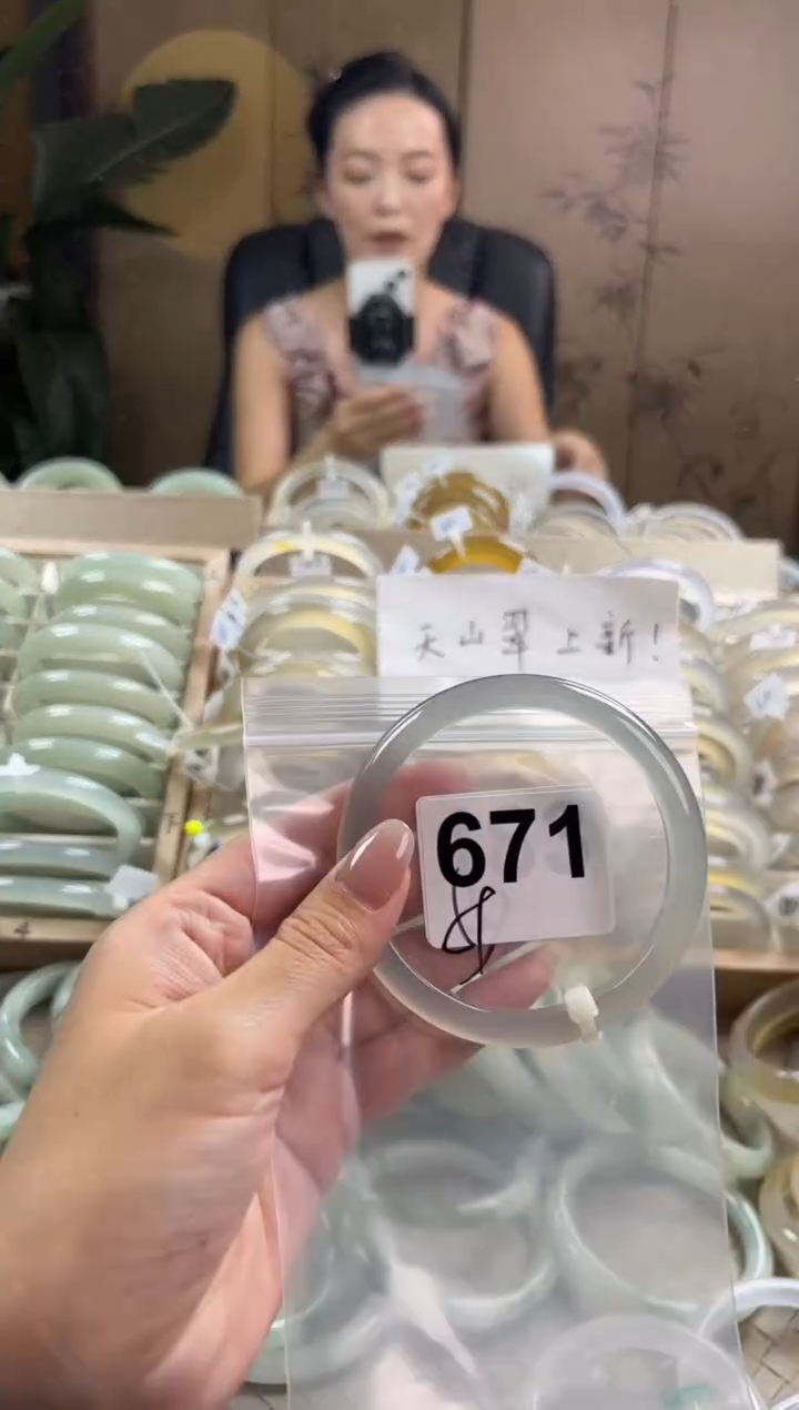 手镯玛瑙/玉髓未镶嵌672