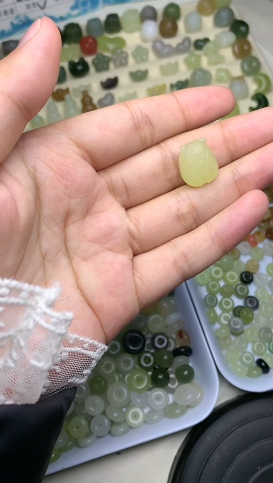 颈饰未镶嵌和田玉复古蝉