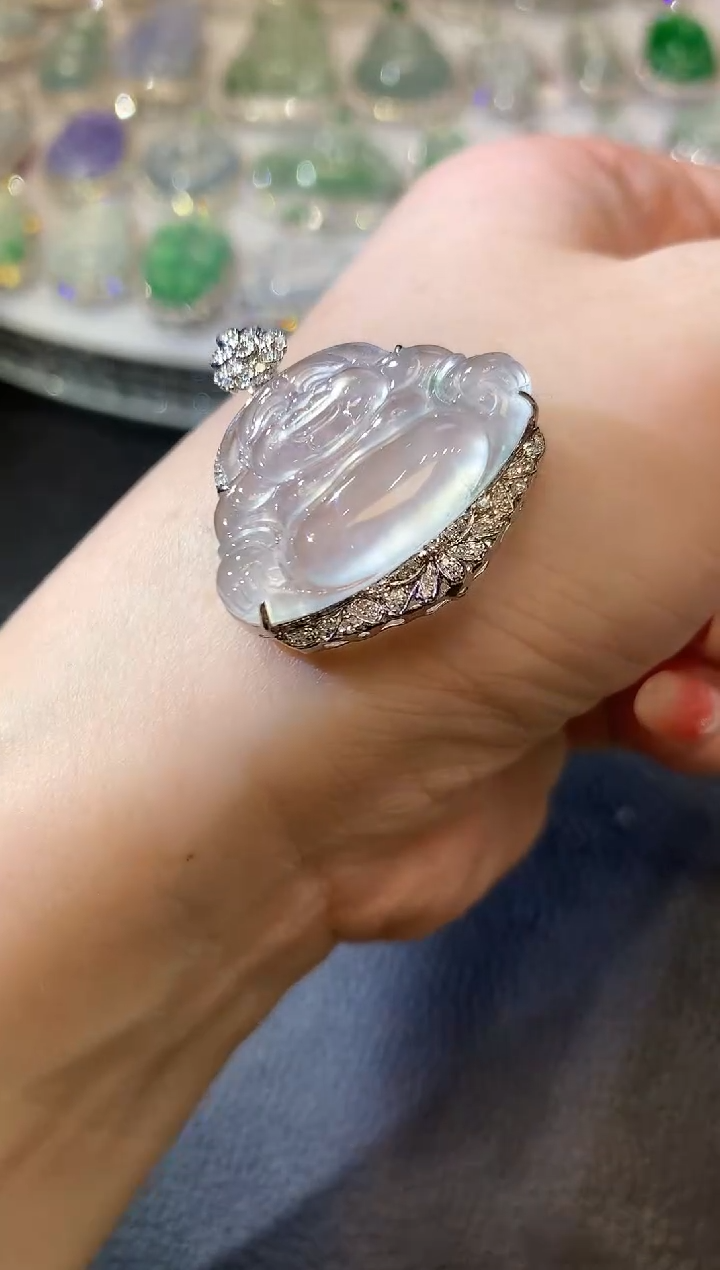 【闪购商品】翡翠吊坠(不含链)18K金镶嵌C40 