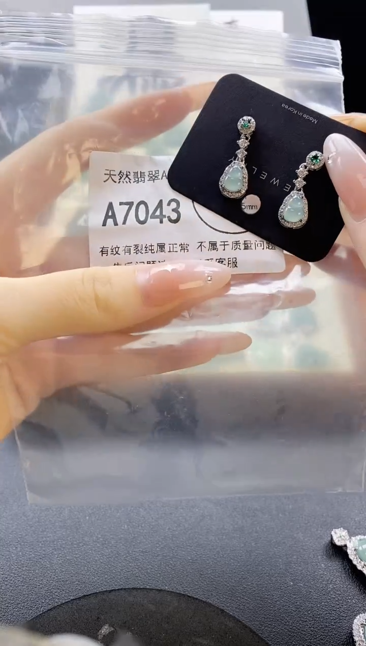 吊坠(赠链)未镶嵌翡翠天然翡翠A货