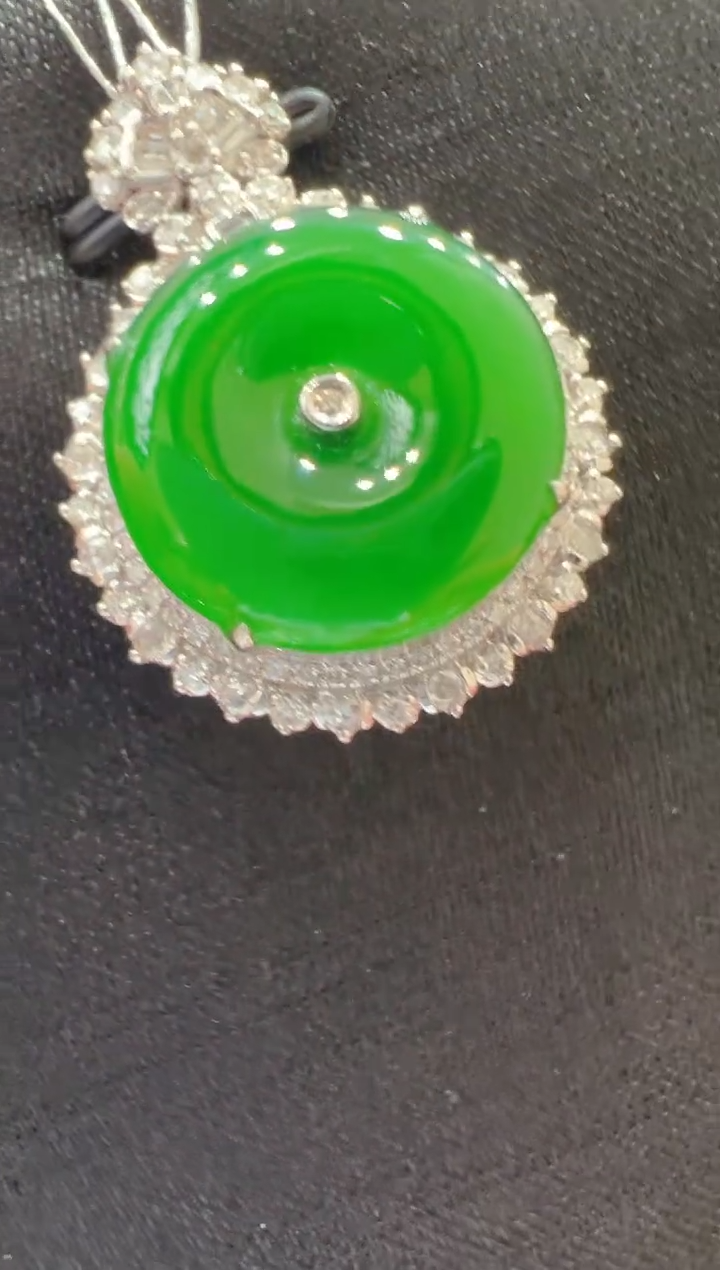 【闪购商品】翡翠吊坠(不含链)18K金镶嵌            