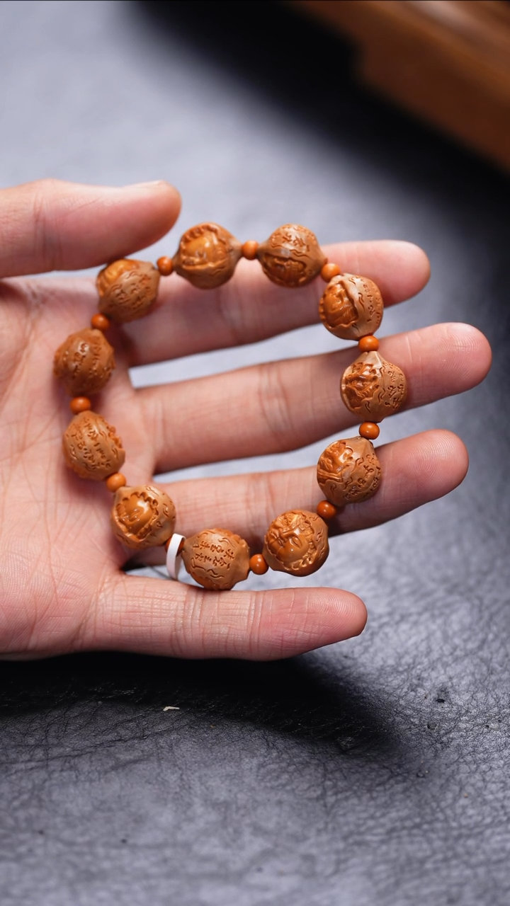 【闪购商品】橄榄核吊坠更厉害