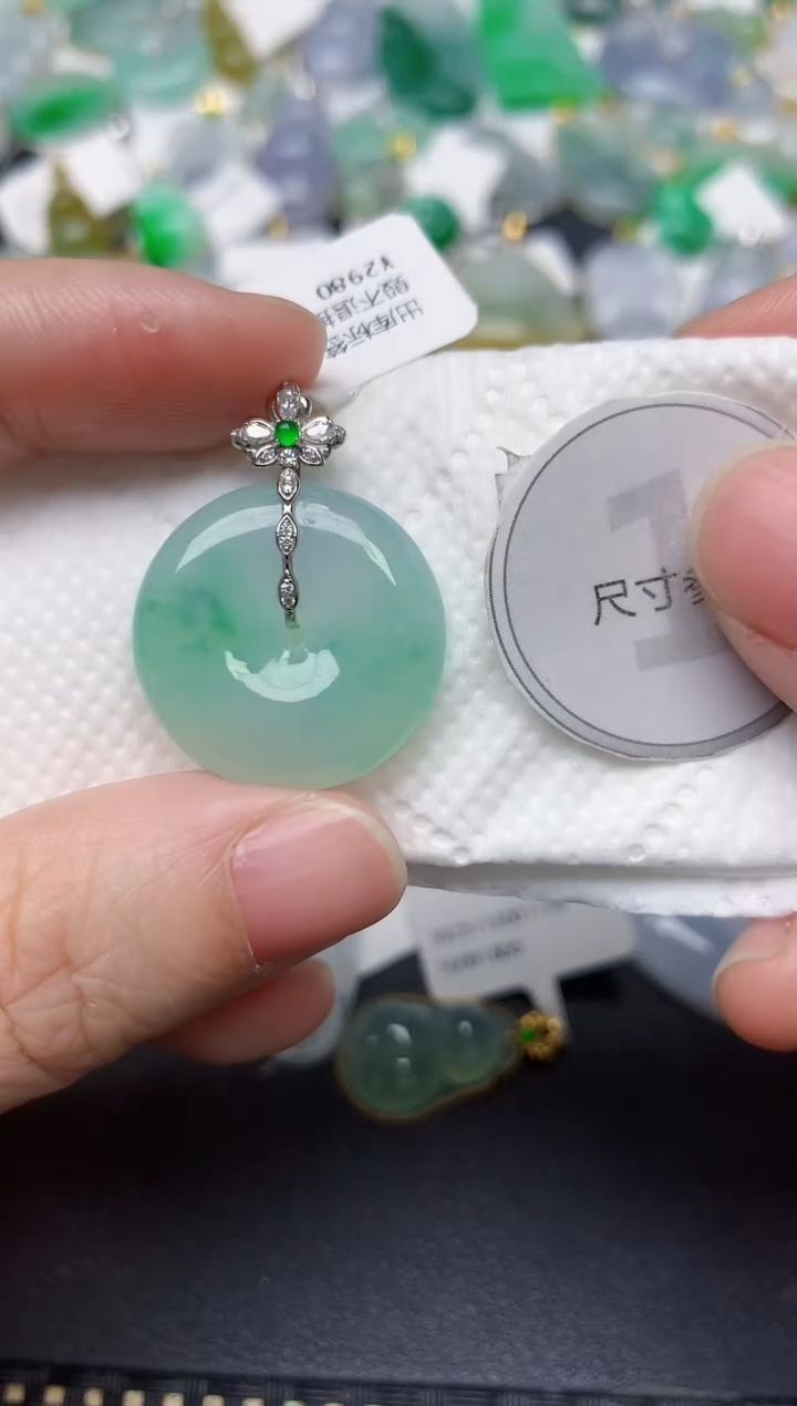 颈饰18K金镶嵌翡翠天然缅甸A货翡翠