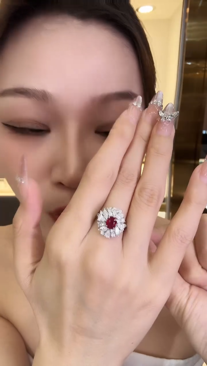 18K金镶嵌戒指红宝石1.01ct