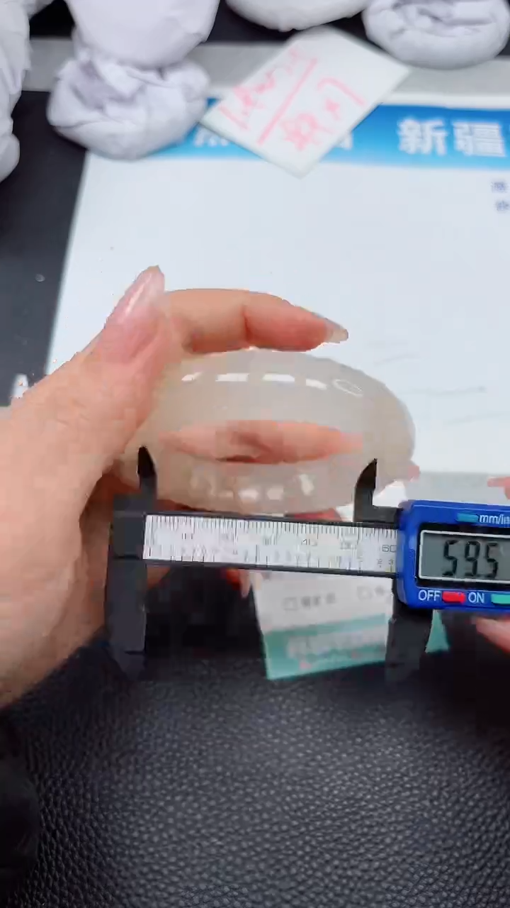 【闪购商品】石英质玉手镯未镶嵌A535