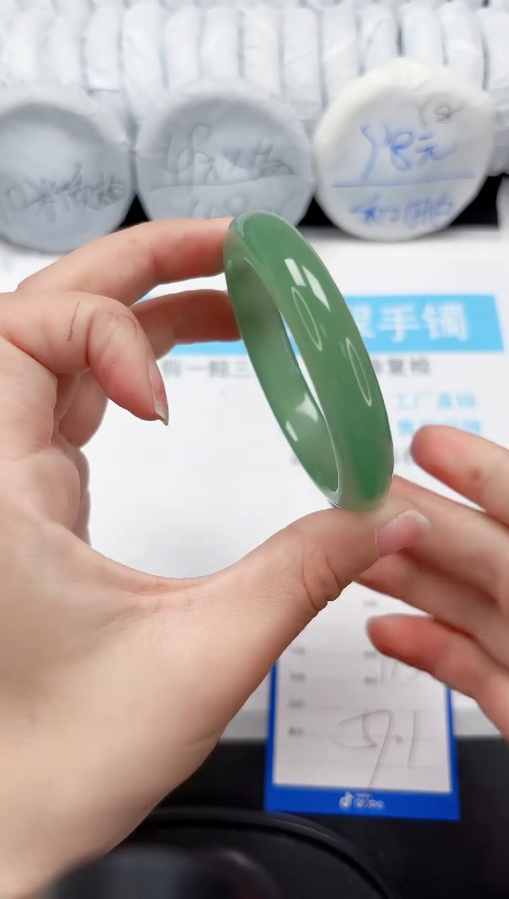 【闪购商品】石英质玉手镯未镶嵌135-57.1