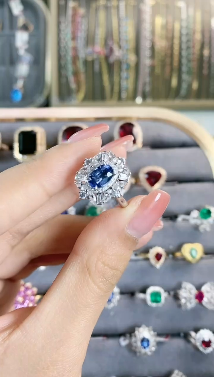 蓝宝石戒指18K金镶嵌一个