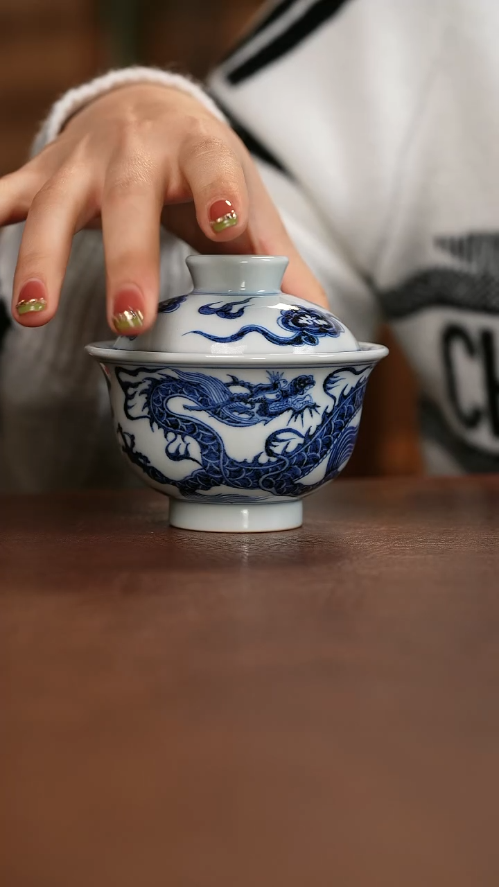 【闪购商品】元青花铠甲龙纹盖碗