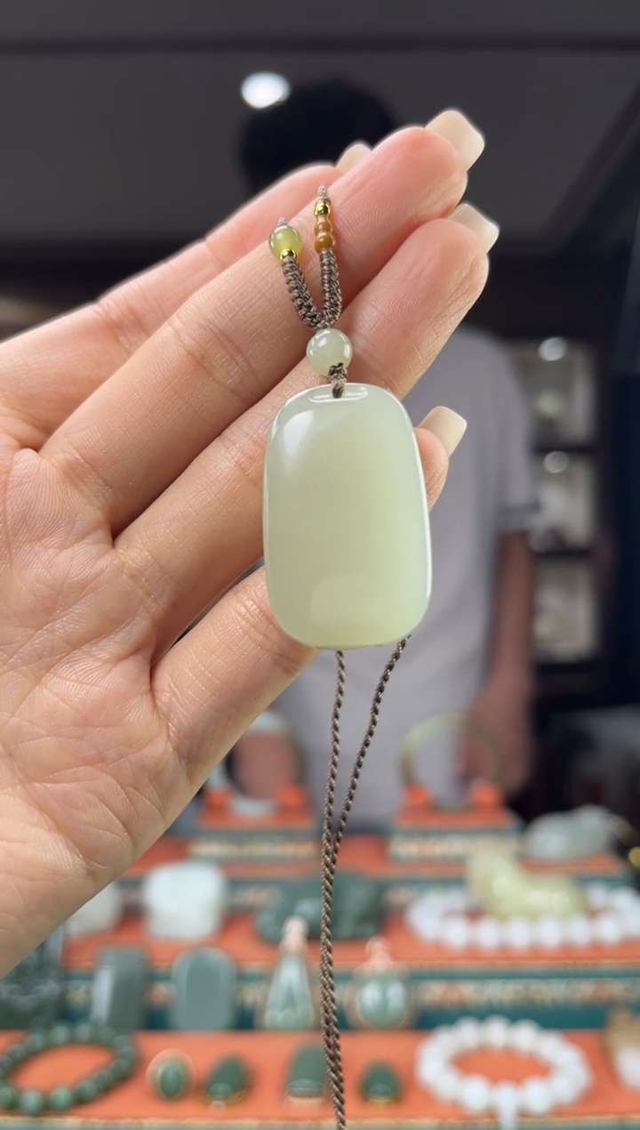 和田玉未镶嵌颈饰佩佩