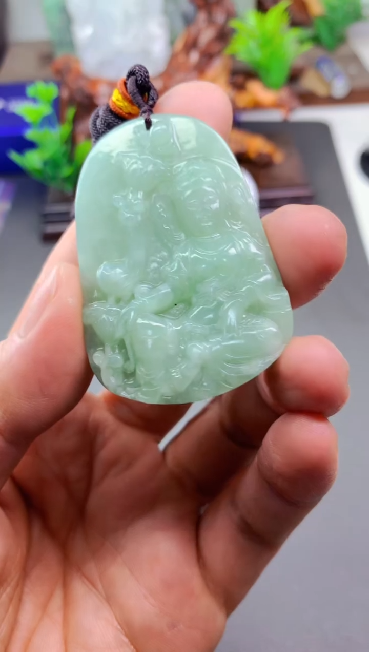 颈饰未镶嵌翡翠戈*挂件