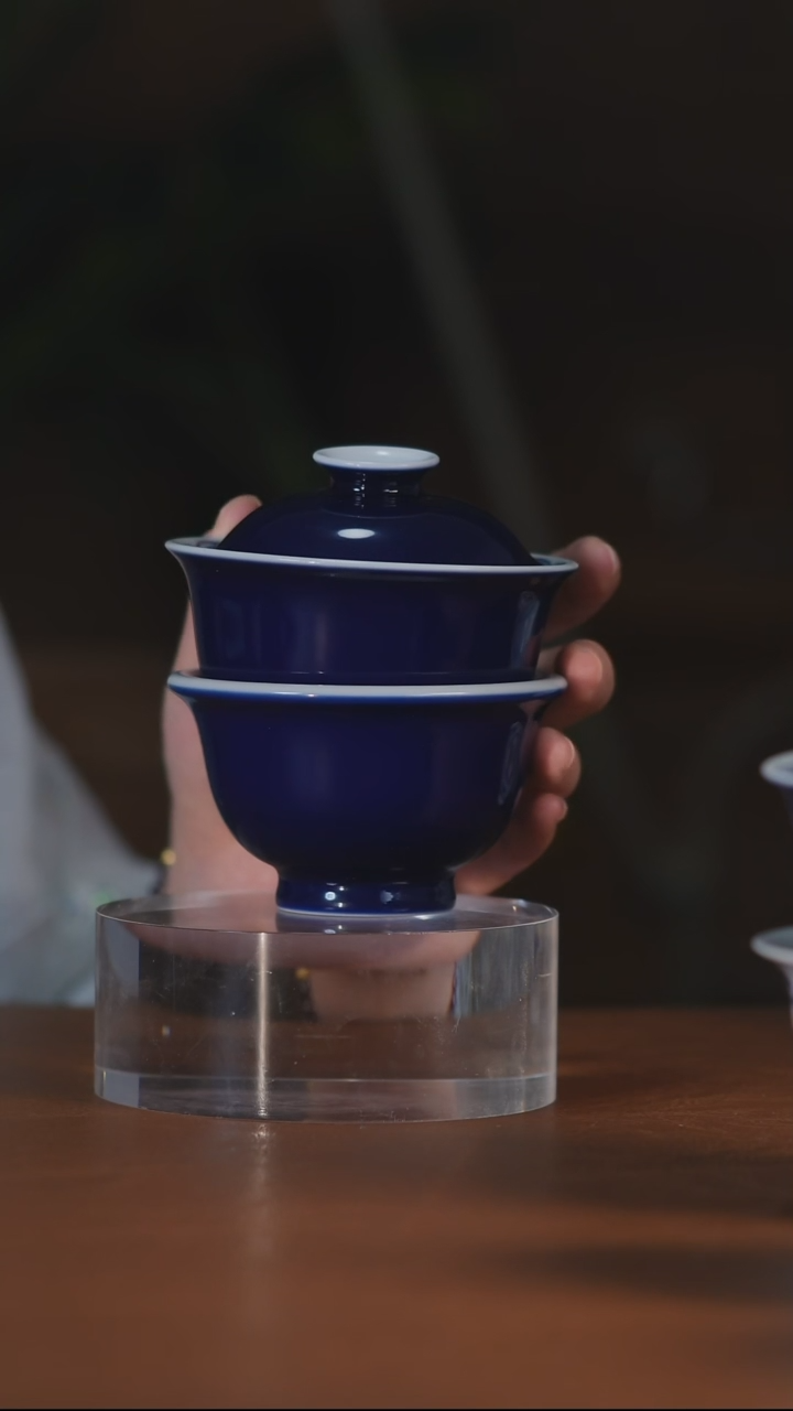记蓝内绘鱼藻压手杯加盖碗