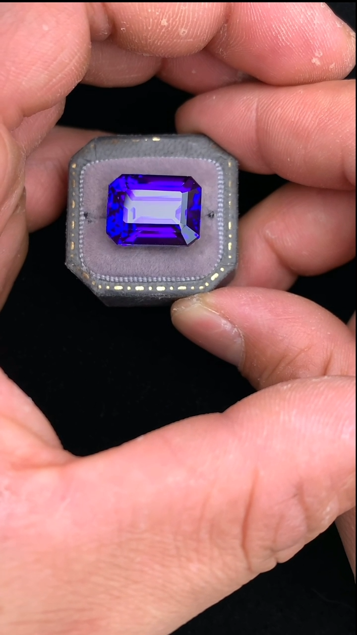 【闪购商品】坦桑石裸石未镶嵌19.24克拉