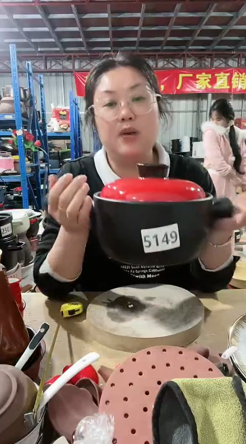 陶5149瑕疵黑锅带盖不圆