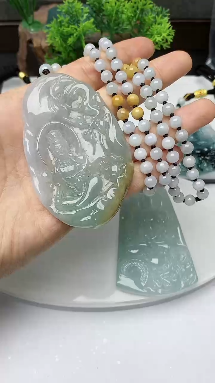 【闪购商品】翡翠颈饰未镶嵌         