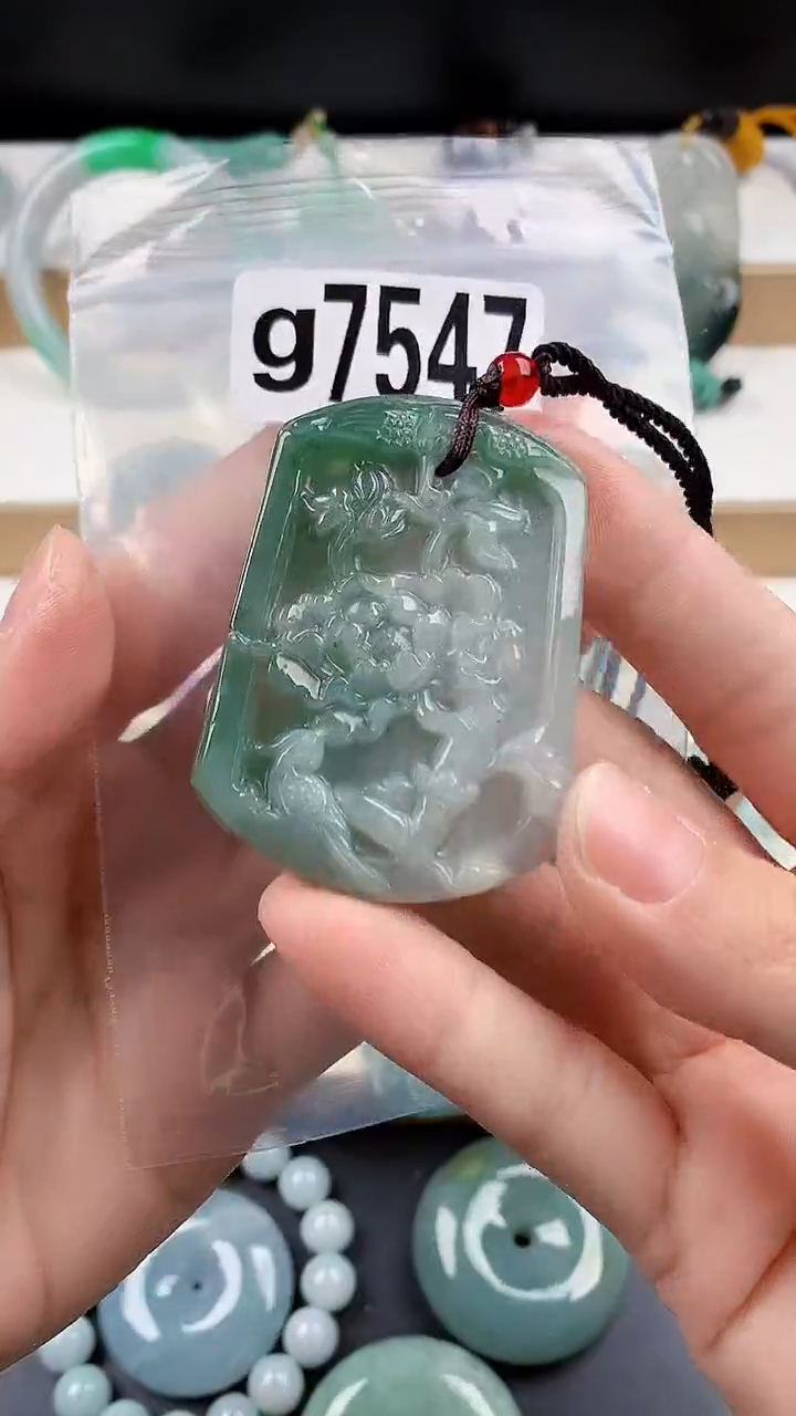 颈饰未镶嵌翡翠天然翡翠吊坠挂件