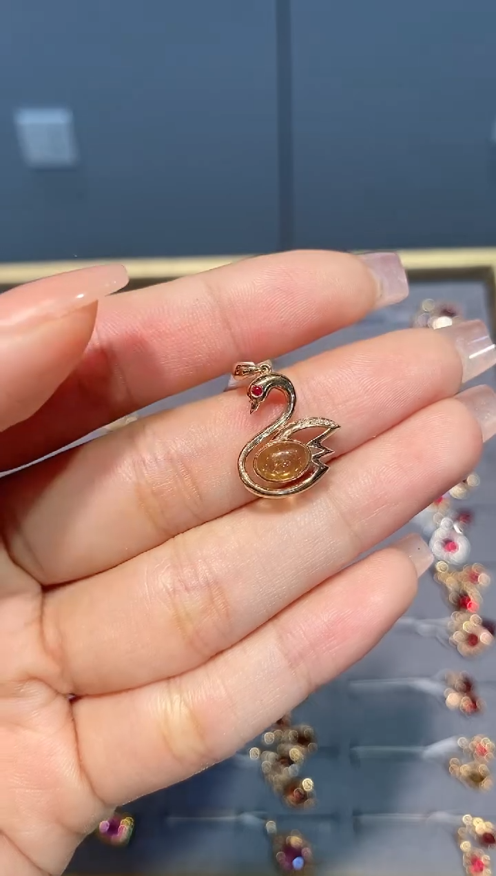 18K金镶嵌颈饰碧玺吊坠