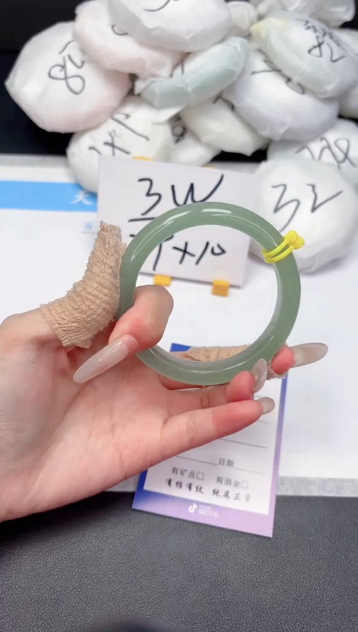 【闪购商品】石英质玉手镯未镶嵌356-58.3