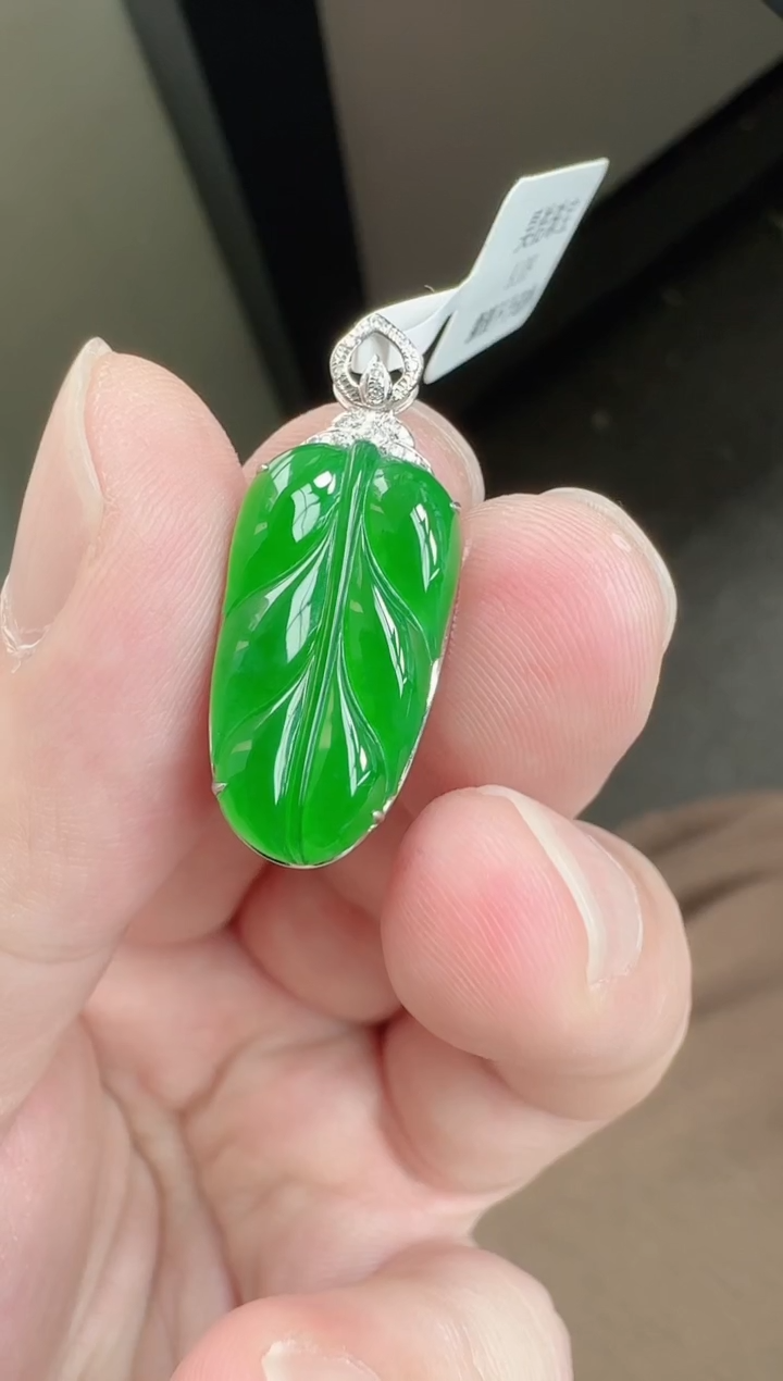 颈饰18K金镶嵌翡翠寄售回流，不退不换