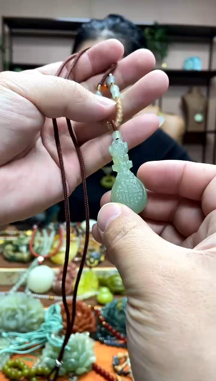 未镶嵌岫玉吊坠·