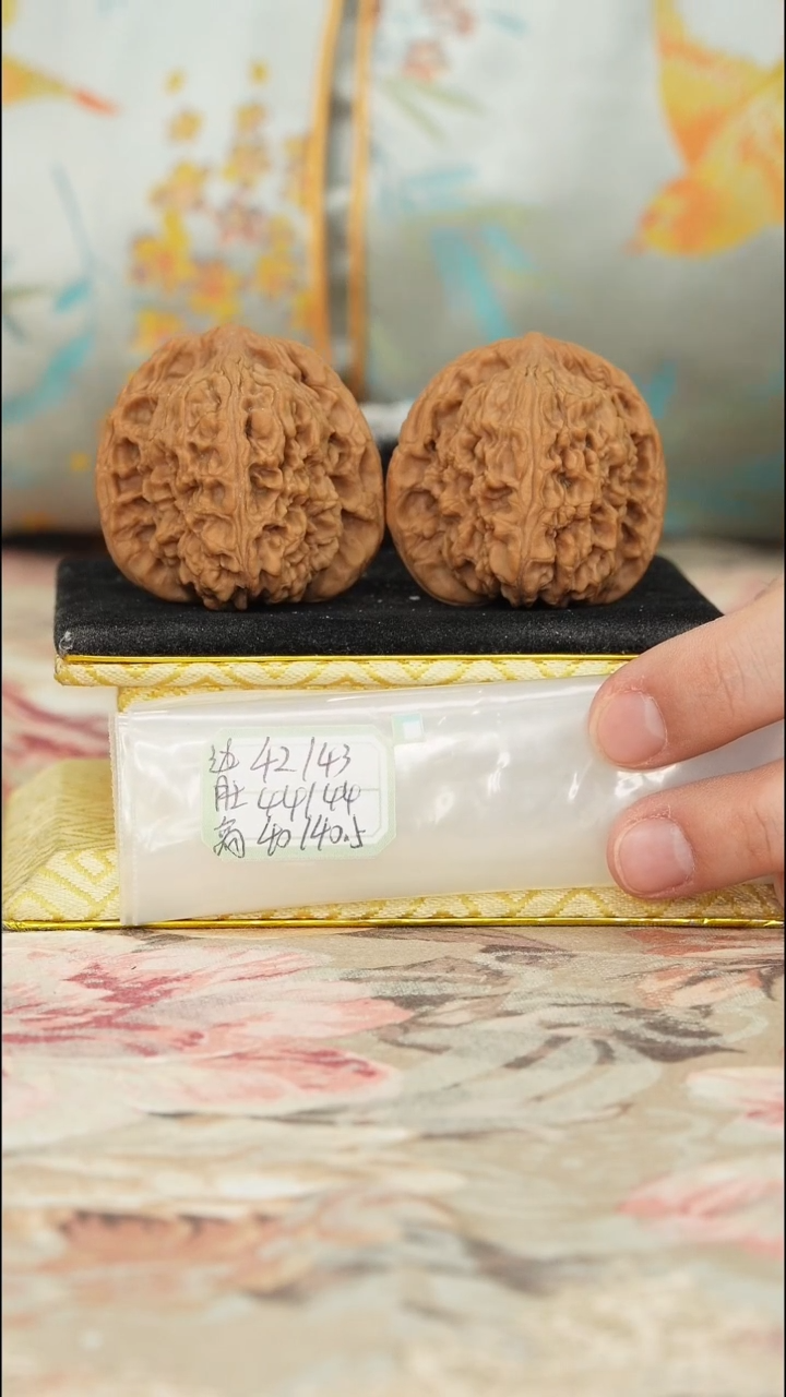【闪购商品】文玩核桃把件赵喜满南将石