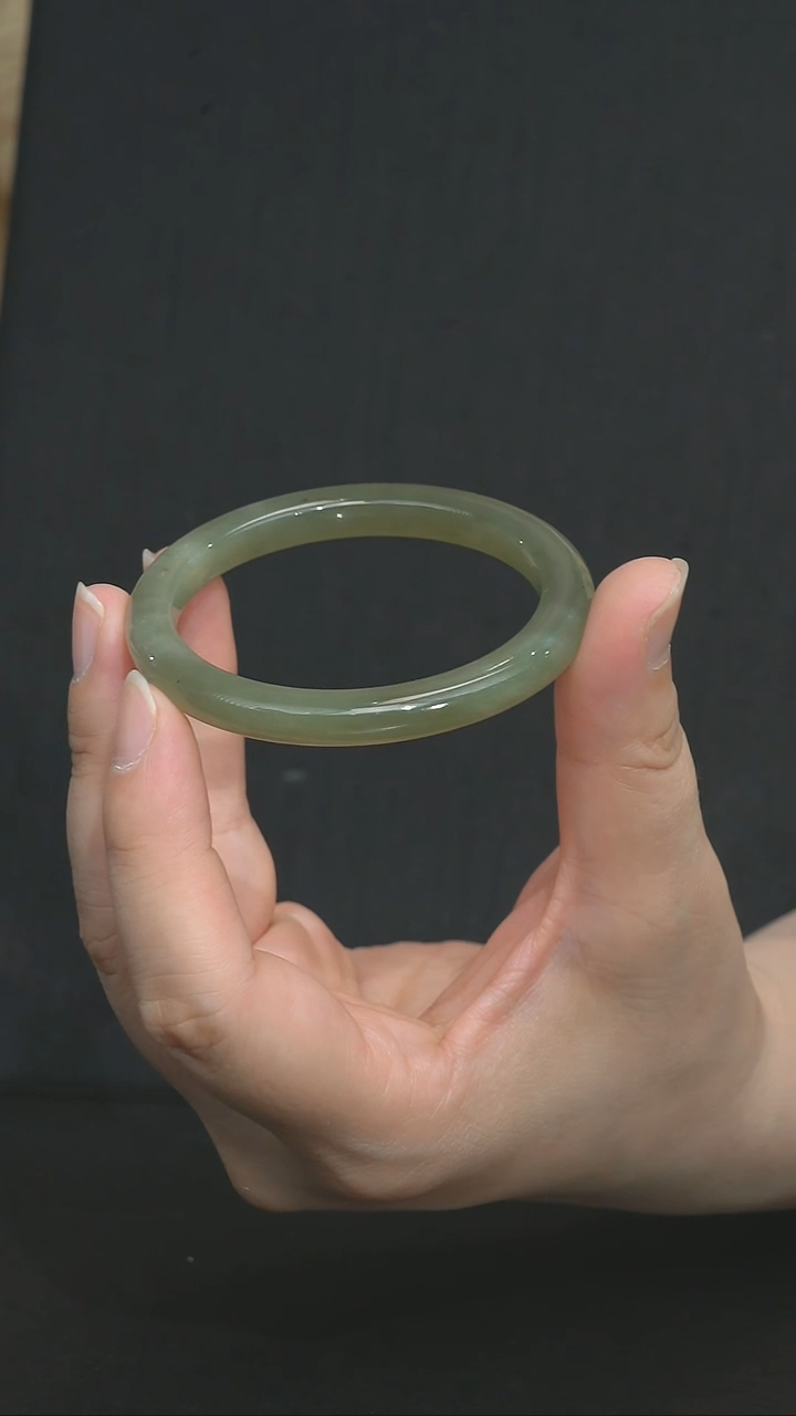 和田玉手镯未镶嵌53圈口