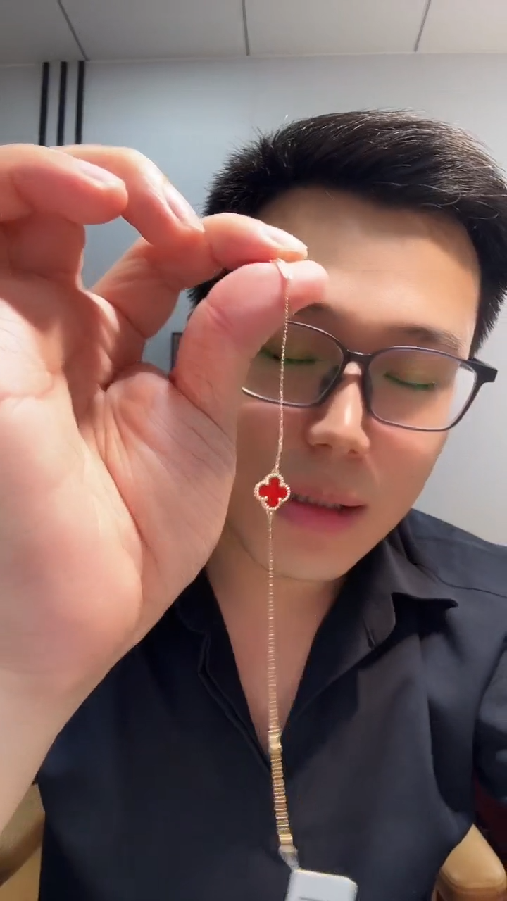 18K金镶嵌手链玛瑙/玉髓红色小单花手链GHJ